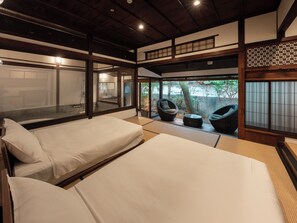 Room, 2 Double Beds, Non Smoking, Private Bathroom | Free WiFi