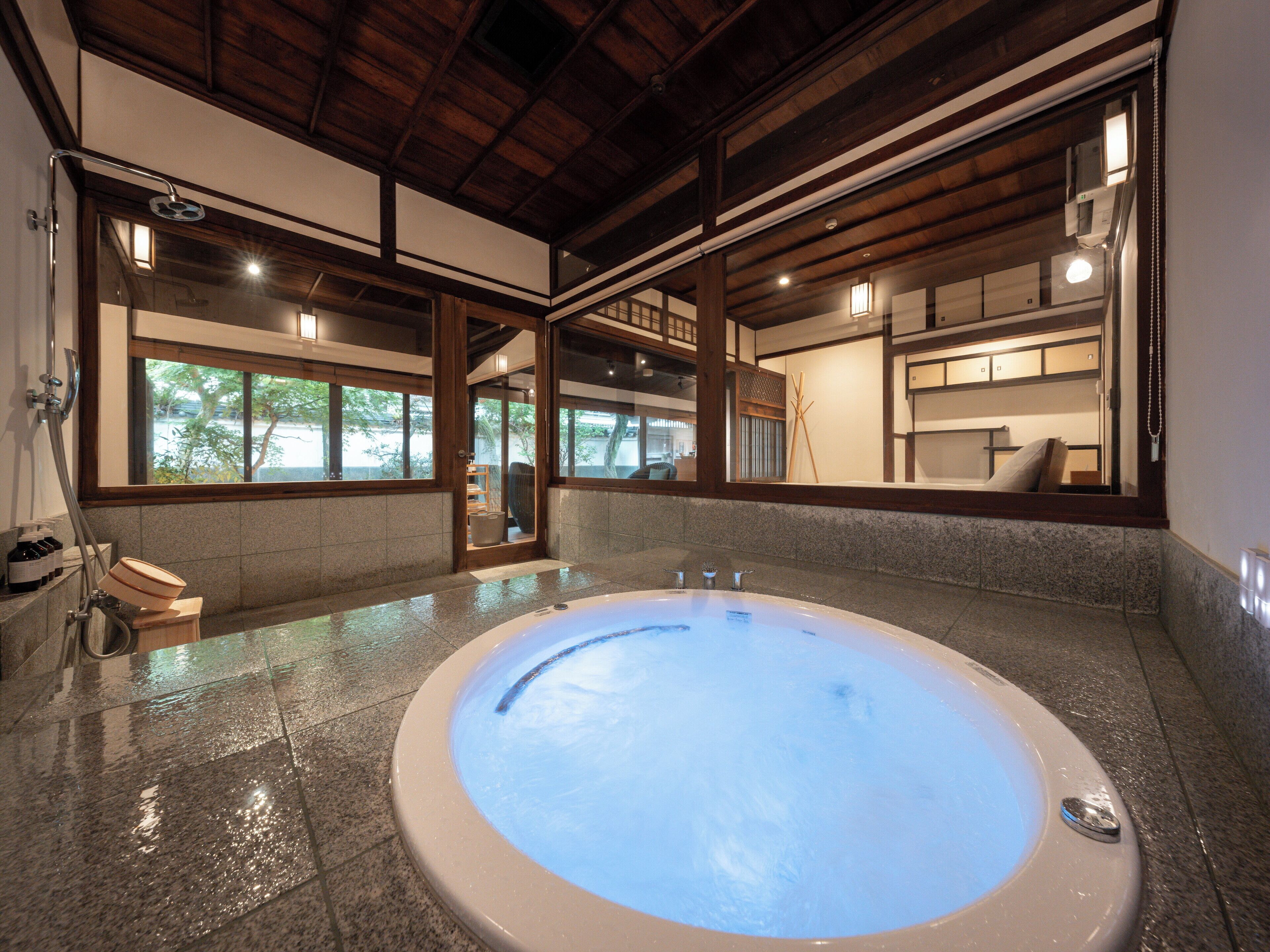 Phòng, 2 giường đôi, không hút thuốc, phòng tắm riêng (Sonobe201,Room Rental, Adjacent to FD) | Phòng tắm | Vòi sen/bồn tắm kết hợp, đồ dùng nhà tắm miễn phí, máy sấy tóc 