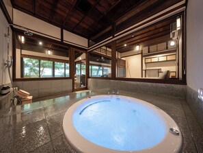 Zimmer, 2 Doppelbetten, Nichtraucher, eigenes Bad (Sonobe201,Room Rental, Adjacent to FD) | Badezimmer