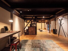 Habitación tradicional, 2 camas dobles, baño privado (Inamura101,PVH,164 yards from front) | Wifi gratis