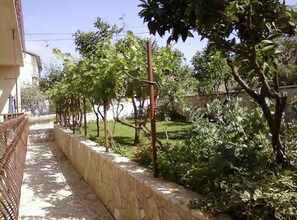 Talo (Rooms Tatjana - Double Room (2)) | Puutarha