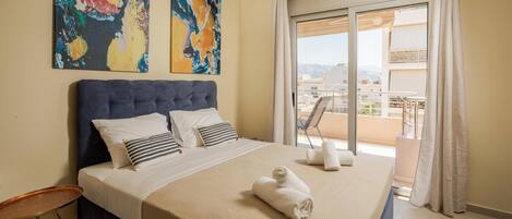 Apartemen, pemandangan kota | Tirai kedap cahaya, kedap suara, setrika/meja setrika, dan Wi-Fi gratis