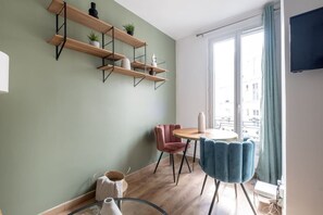 Dining - Appartement d’Exception à Guy Môquet (Paris)