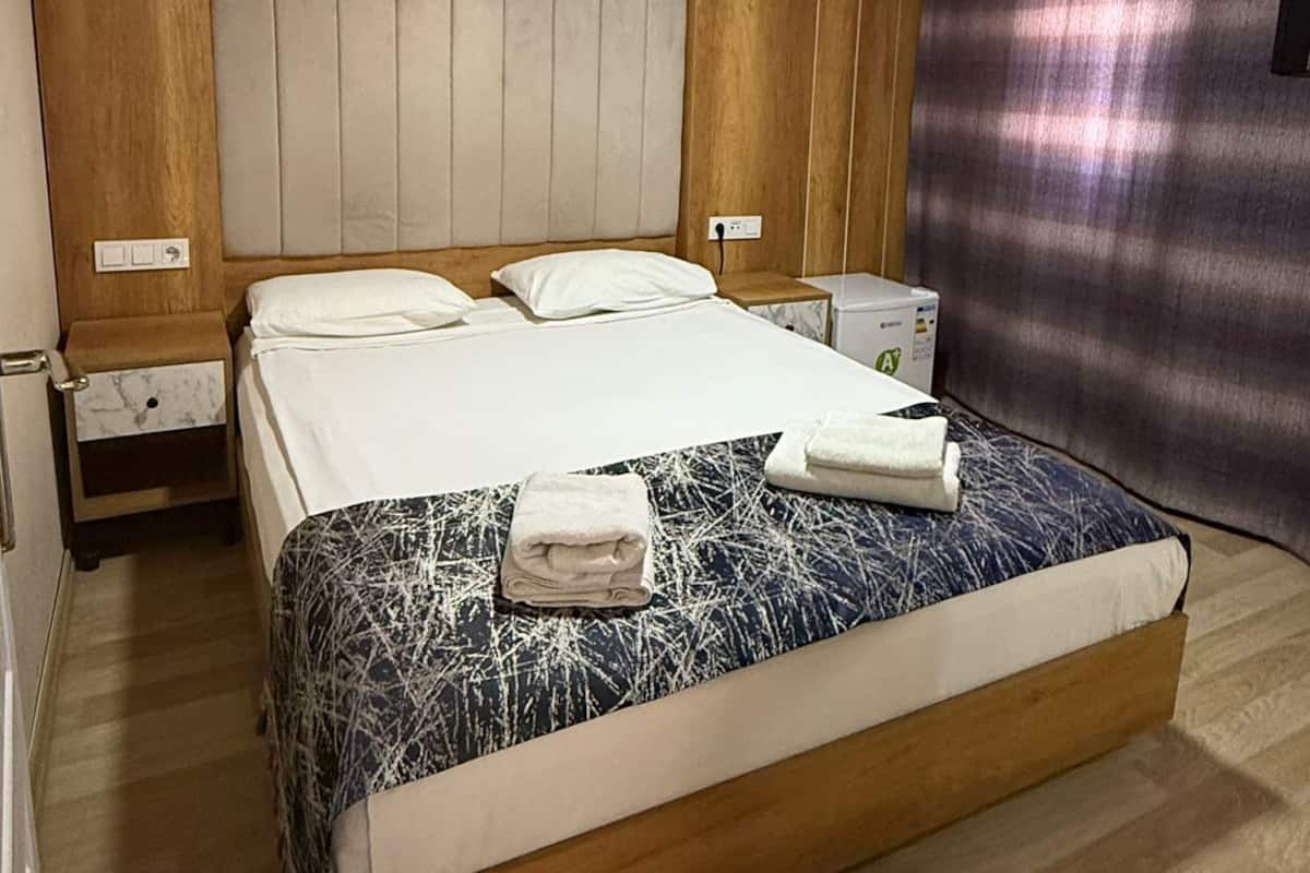 Standard Room, City View | Premium bedding, minibar, desk, laptop workspace