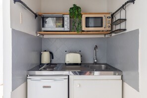 Kühlschrank, Ofen, Herdplatte, Toaster
