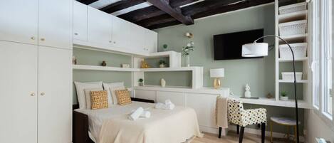 Fer et planche à repasser, Wi-Fi gratuit, draps fournis