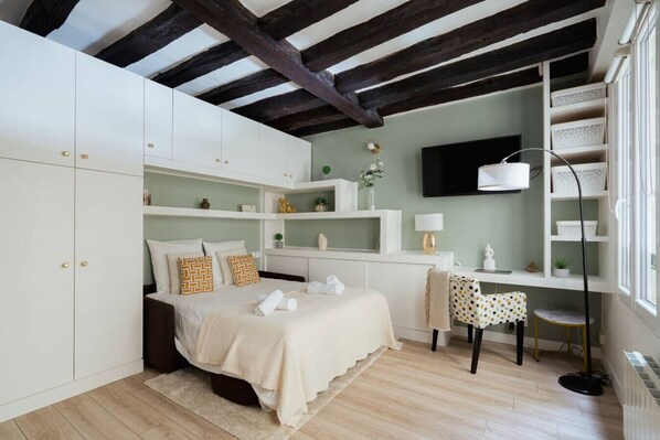 Iron/ironing board, free WiFi, bed sheets