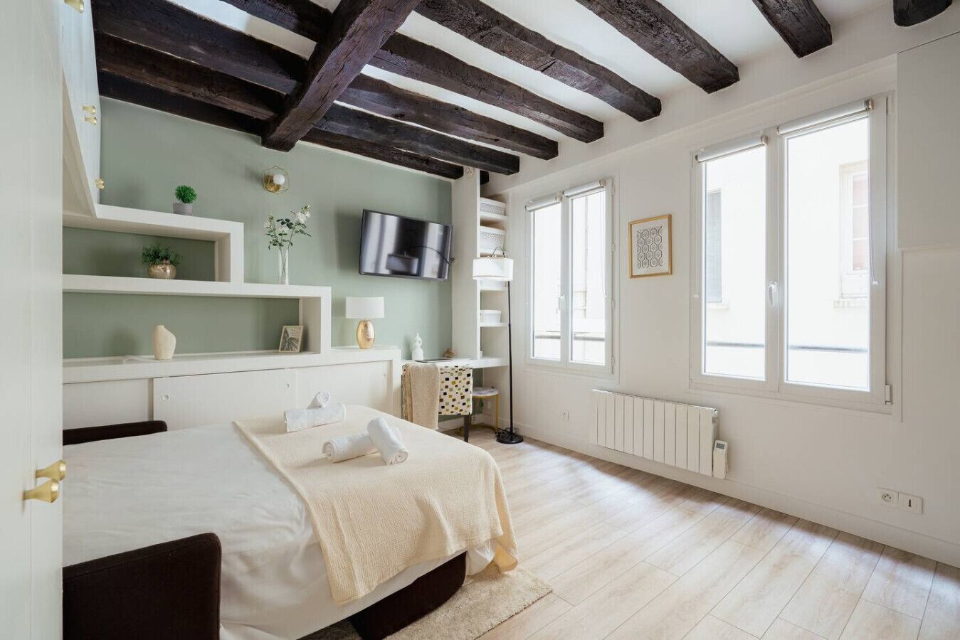 Iron/ironing board, free WiFi, bed sheets