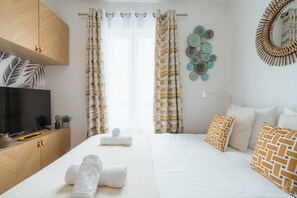 Iron/ironing board, free WiFi, bed sheets