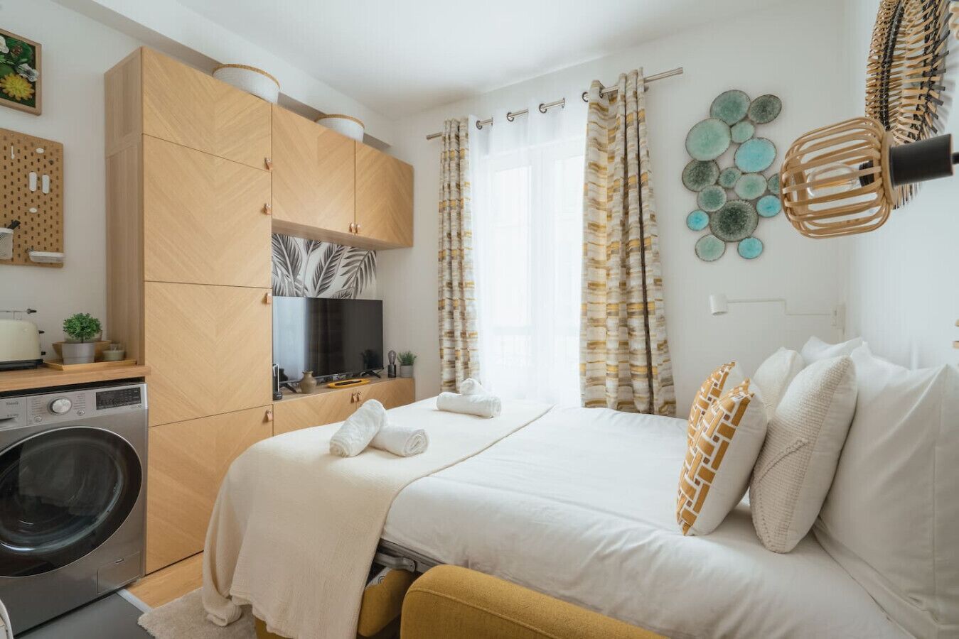 Iron/ironing board, free WiFi, bed sheets