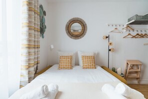 Iron/ironing board, free WiFi, bed sheets