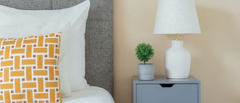アイロン / アイロン台、WiFi (無料)、ベッドシーツ