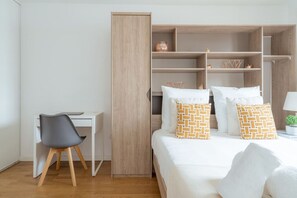 Iron/ironing board, free WiFi, bed sheets