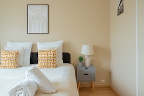 4 bedrooms, iron/ironing board, free WiFi, bed sheets