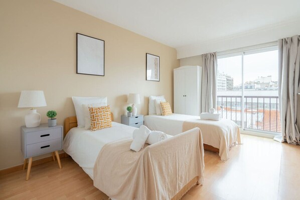 4 bedrooms, iron/ironing board, free WiFi, bed sheets