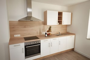 Kühlschrank, Ofen, Herdplatte, Geschirrspüler