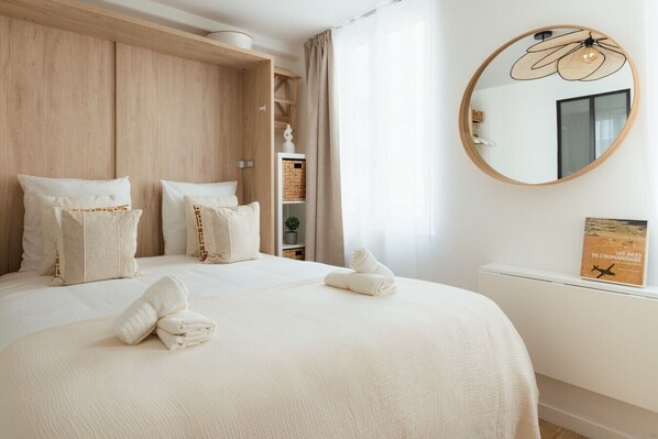 Iron/ironing board, free WiFi, bed sheets