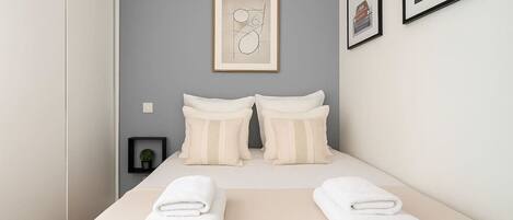 1 chambre, fer et planche à repasser, Wi-Fi gratuit, draps fournis