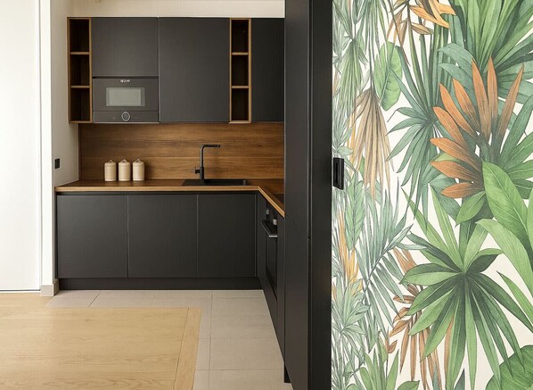 Fridge, microwave, oven, stovetop