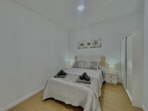 1 chambre, fer et planche Ă repasser, Wi-Fi gratuit, draps fournis