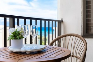 Dining - 24F Diamond Head & Ocean Peek, Near Beach, Parking (Honolulu)