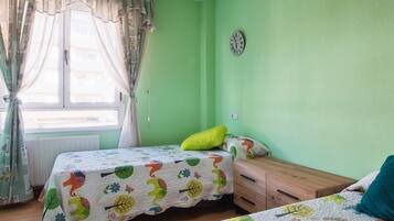 4 bedrooms, iron/ironing board, WiFi, bed sheets