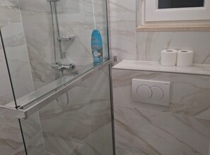 Villa (Three Bedroom Villa) | Bathroom | Shower, towels - Villa Jagoda (Orebic)