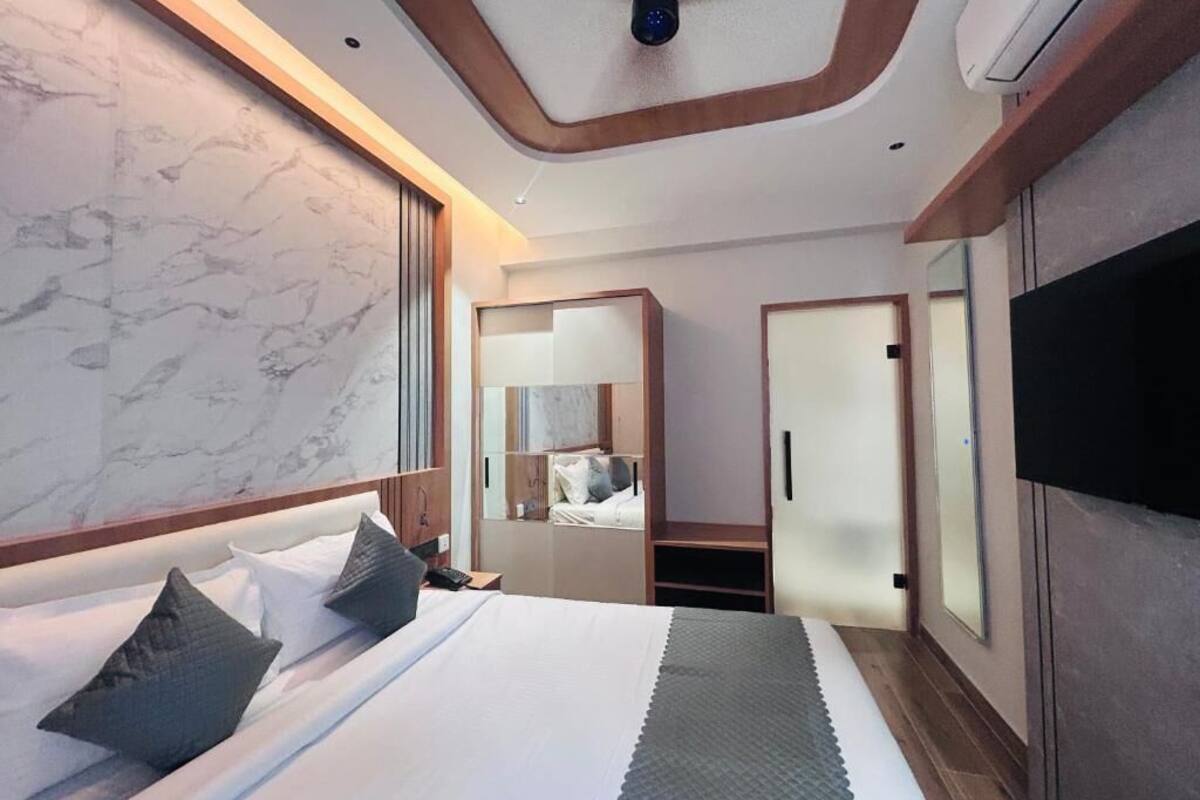 Suite ejecutiva | Escritorio, wifi gratis, ropa de cama