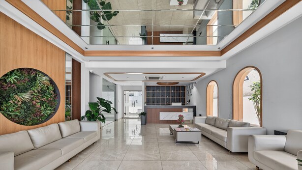 A spacious lobby with a high ceiling, a reception desk, and seating areas. - Twenty Three Urban Square Madhapur (Hyderabad)