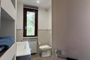 Shower, hair dryer, bidet, towels - Nina's House with a view of the Colli Di Bergamo (Lombardia)