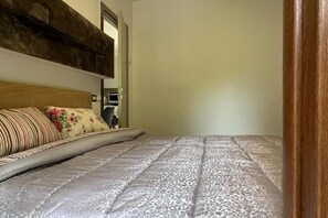 1 bedroom, WiFi, bed sheets - Nina's House with a view of the Colli Di Bergamo (Lombardia)