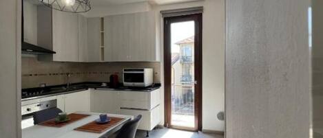 Micro-ondes, four, plaque de cuisson