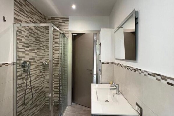 Shower, hair dryer, bidet, towels - Nina's House with a view of the Colli Di Bergamo (Lombardia)