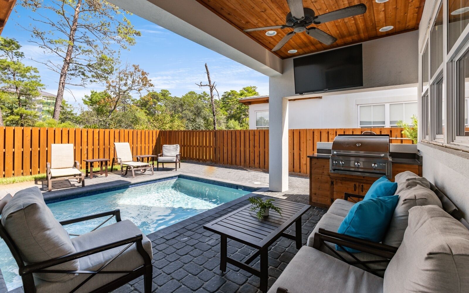 Maison, Plusieurs lits, accès à la piscine, vue sur la piscine (Lynda Lou's) | Vue de la chambre