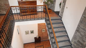 Departamento | Ropa de cama de alta calidad, edredón y tabla de planchar con plancha