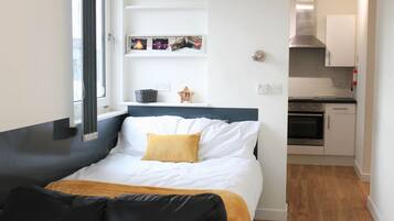 Studio, Non Smoking | Blackout curtains, free WiFi, bed sheets