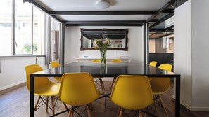 Apartment (2 Bedrooms) | Dining room