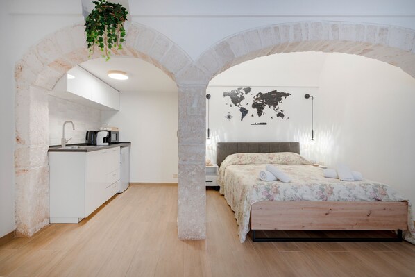 WiFi, bed sheets - Studio 'Alcova' with Wi-Fi and Air Conditioning (Noci)