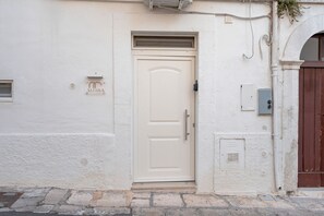 Exterior detail - Studio 'Alcova' with Wi-Fi and Air Conditioning (Noci)