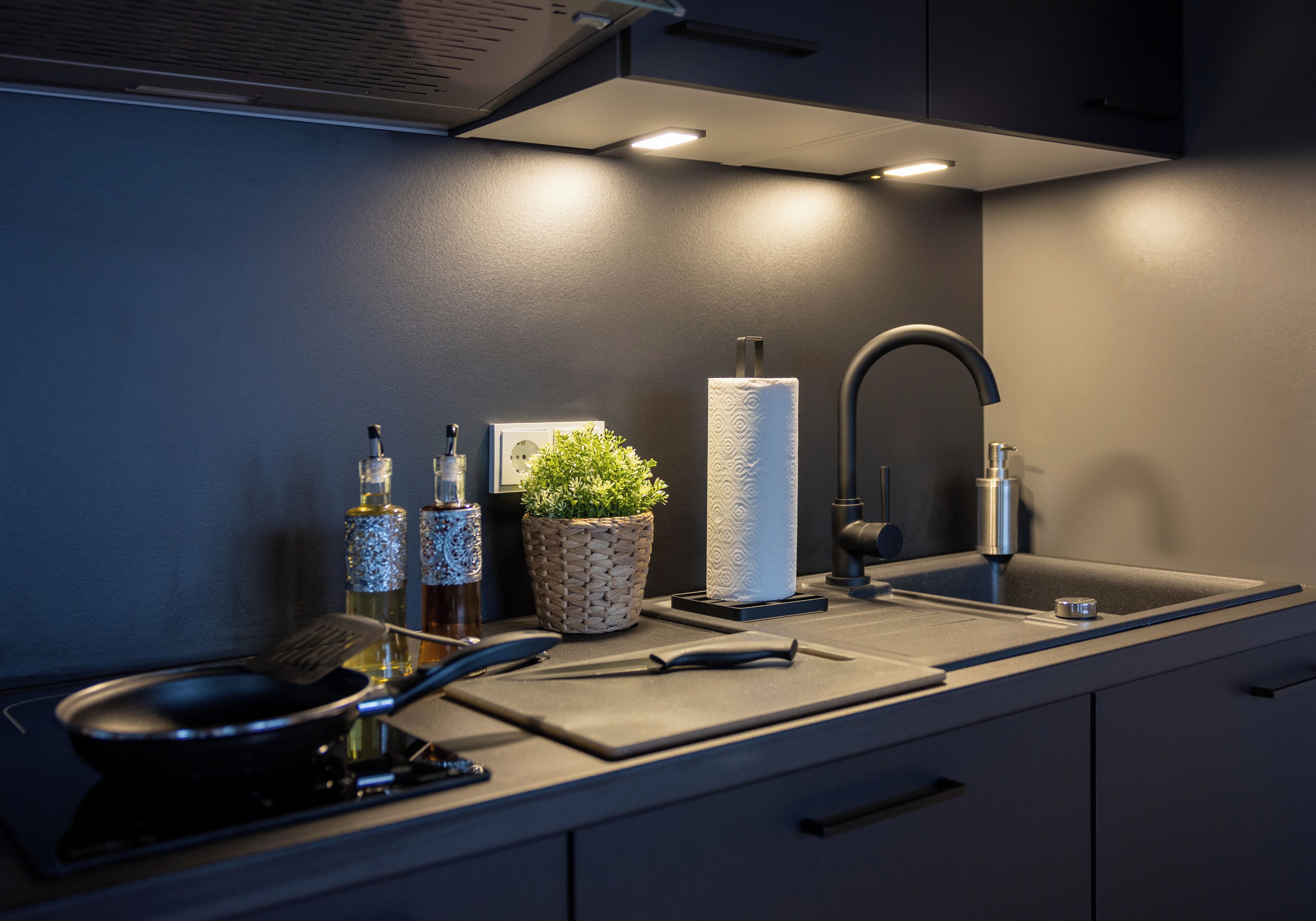 冰箱、微波炉、烤箱、炉灶