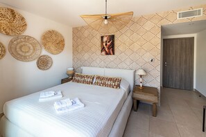 3 bedrooms, desk, iron/ironing board, travel crib