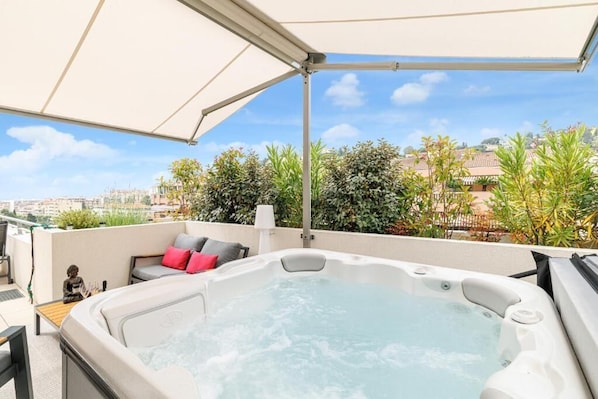 Bain à remous extérieur