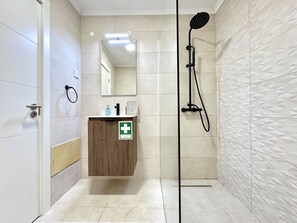 Shower, hair dryer, towels - ALBUFEIRA AMAZING VIEW WITH POOL by HOMING (Albufeira)