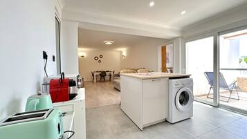 Mikrobølgeovn, opvaskemaskine, kaffe-/temaskine