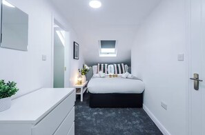 House | Free WiFi, bed sheets