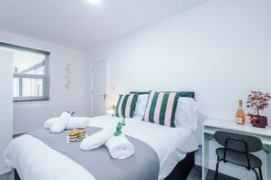 House | Free WiFi, bed sheets