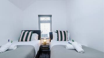 House | Free WiFi, bed sheets