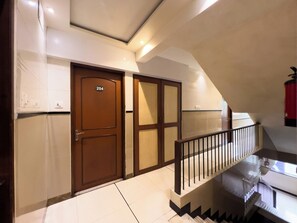 Lobby - Hotel Dwaraka (Mumbai)