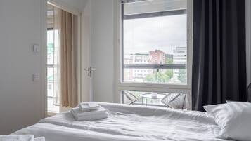 Apartment, Balcony, City View | Laptop workspace, soundproofing, iron/ironing board, free WiFi