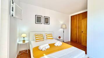 2 bedrooms, bed sheets